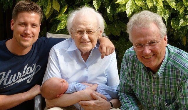 As gerações têm os mesmos objetivos financeiros, mas prioridades diferentes